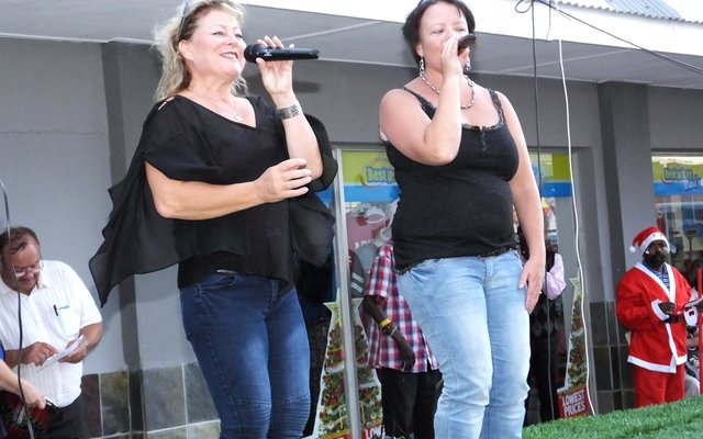 Gansbaai Kersliggies se Aanskakel 12